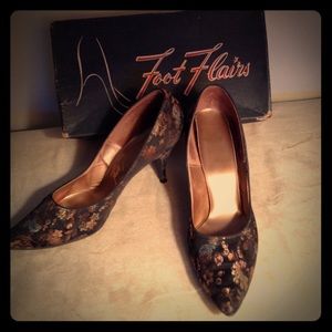 Foot Flairs VINTAGE silk pumps 50’s/60’s era